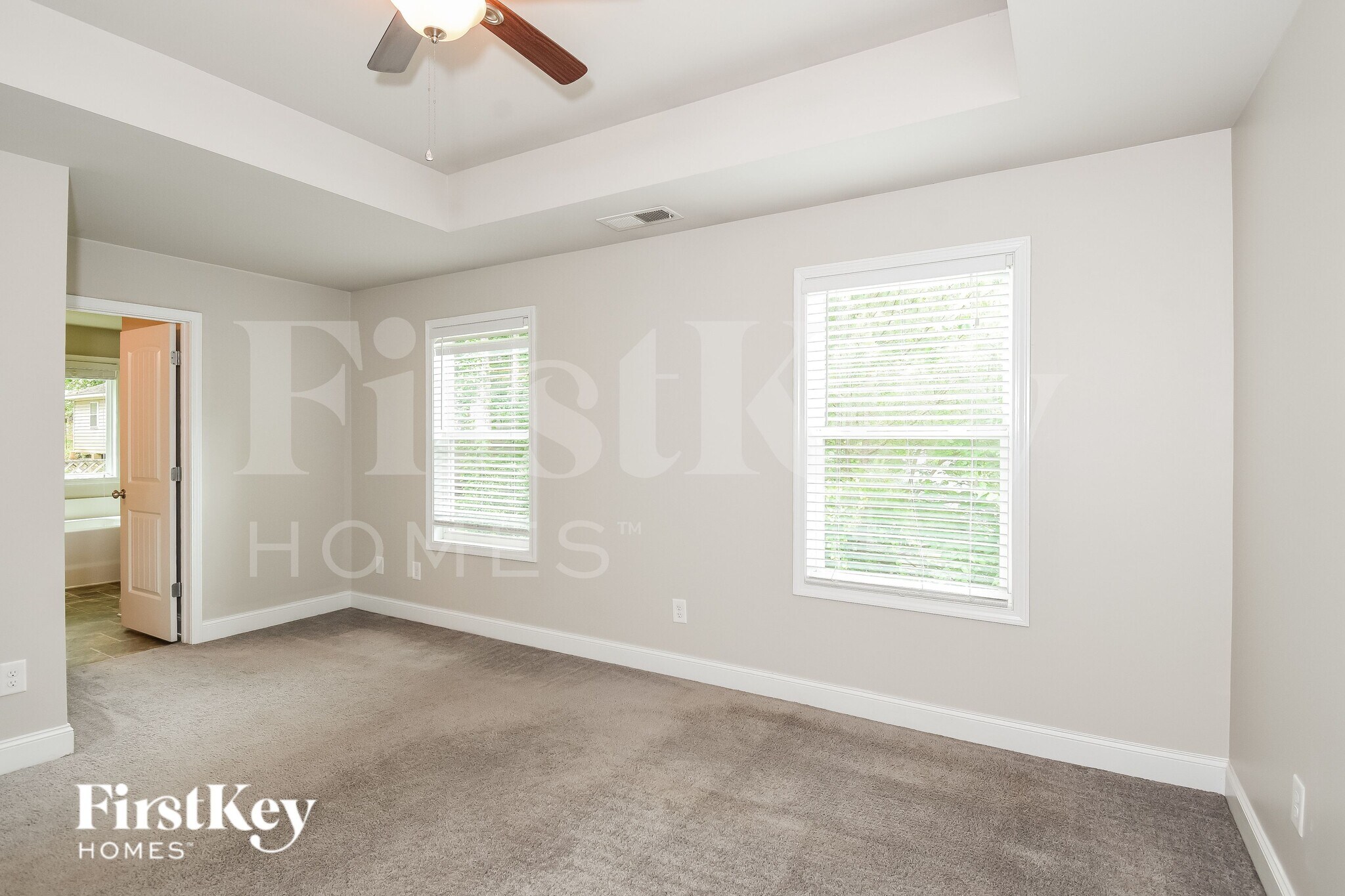 Building Photo - 2520 Belaire Dr