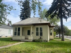Building Photo - Charming 3 Bedroom Home Near Downtown Elle...