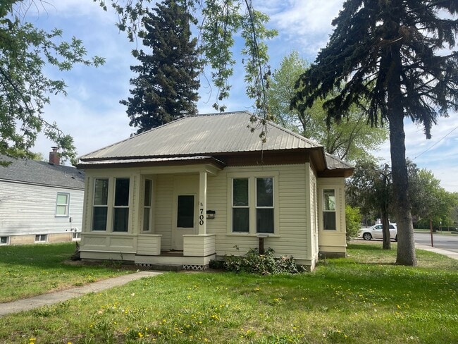 Primary Photo - Charming 3 Bedroom Home Near Downtown Elle...