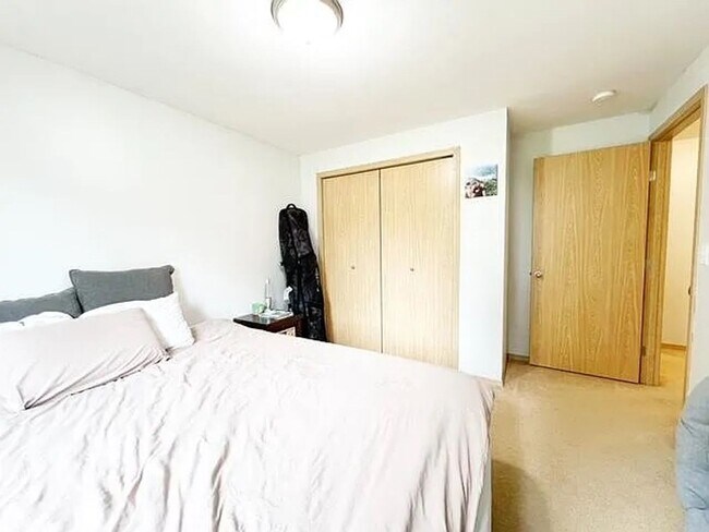 Building Photo - Spacious 3-Bed, 2-Bath Home with Garage – ...
