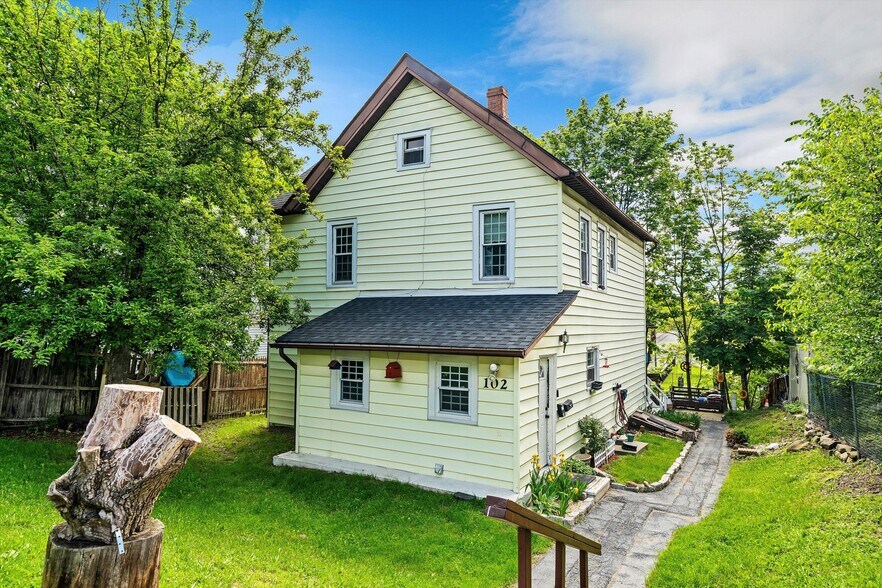 Front Of House - 102 Wawayanda Ave