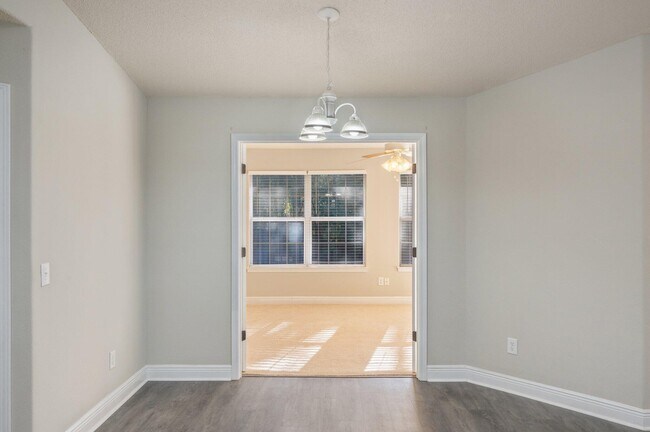 Building Photo - 654 Territory Ln