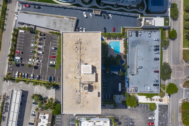 Building Photo - 3031 N Ocean Blvd