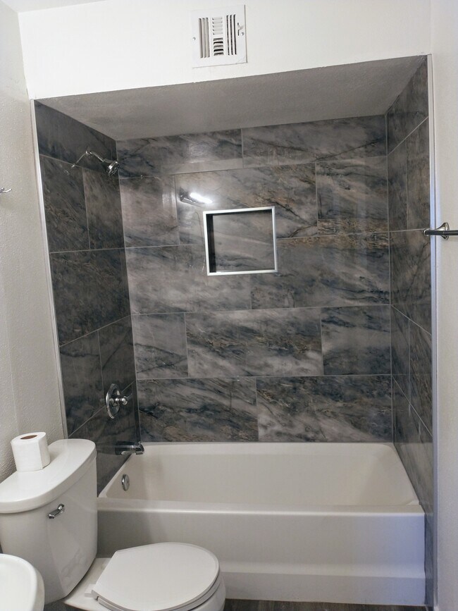 Master bath - 1819 S Windsor