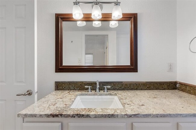 Building Photo - 735 Patterson Ave