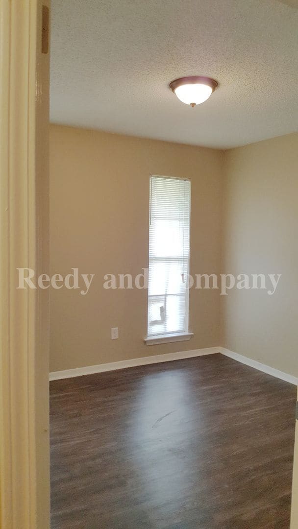 Building Photo - 2831 Gruber Dr