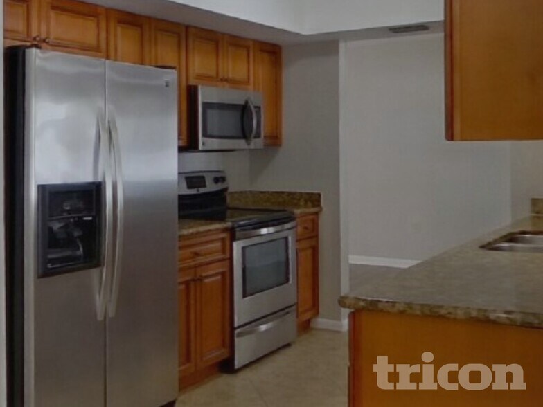 Building Photo - 2290 Colonial Dr