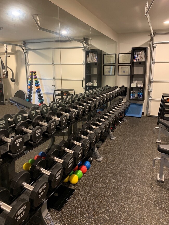 Building Photo - 7160 27th Ave SW