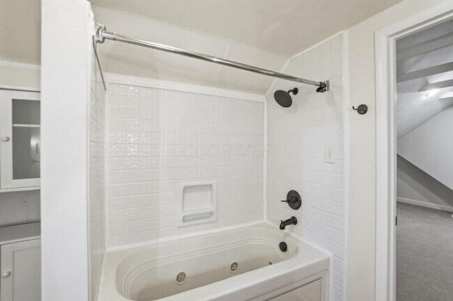 Building Photo - 2695 Bellwood Ave