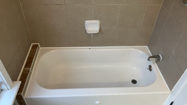 Building Photo - 105 S Irwin St