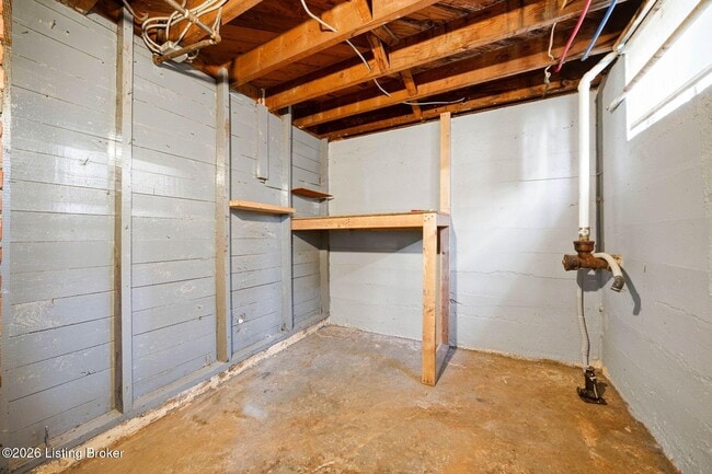 Building Photo - 1050 Oakwood Ave