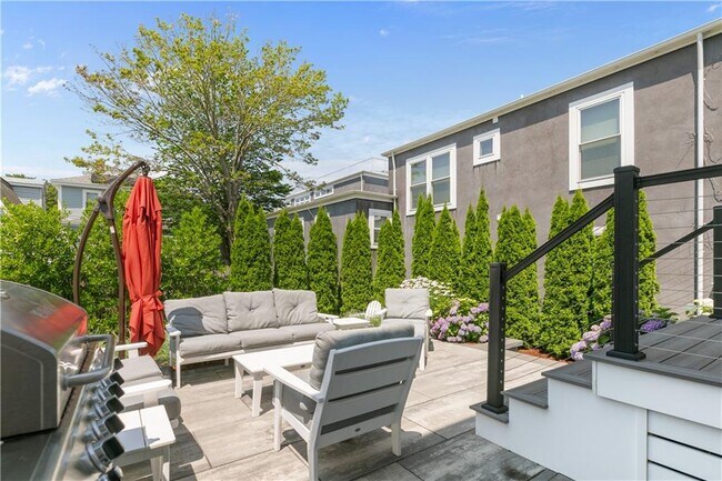 Building Photo - 17 Clinton St