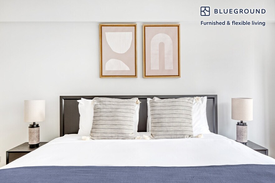 Building Photo - 340 E 51st St