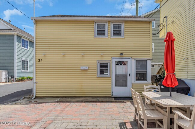 Building Photo - 21 Peterson Ln