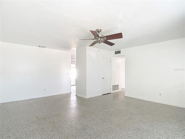 Building Photo - 7717 W Hiawatha St