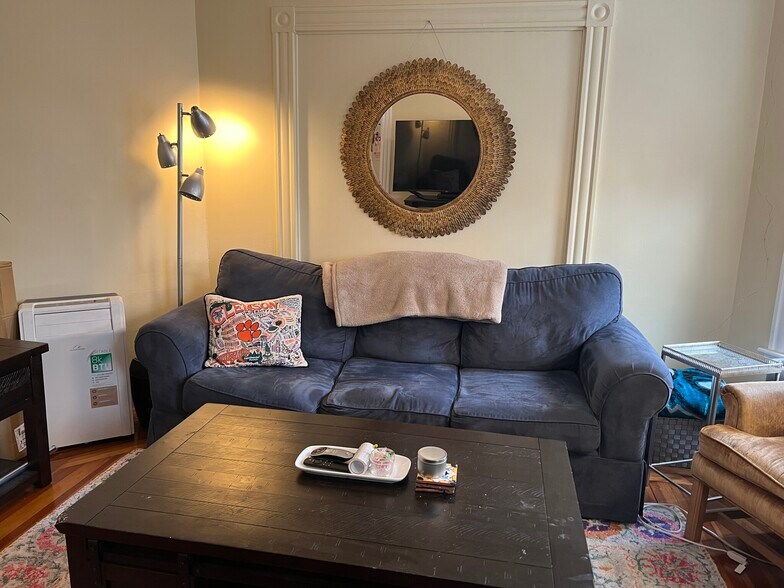 Building Photo - 2 Gilson Ter