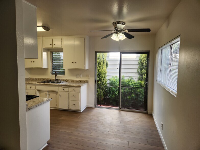 Building Photo - 1080 Termino Ave