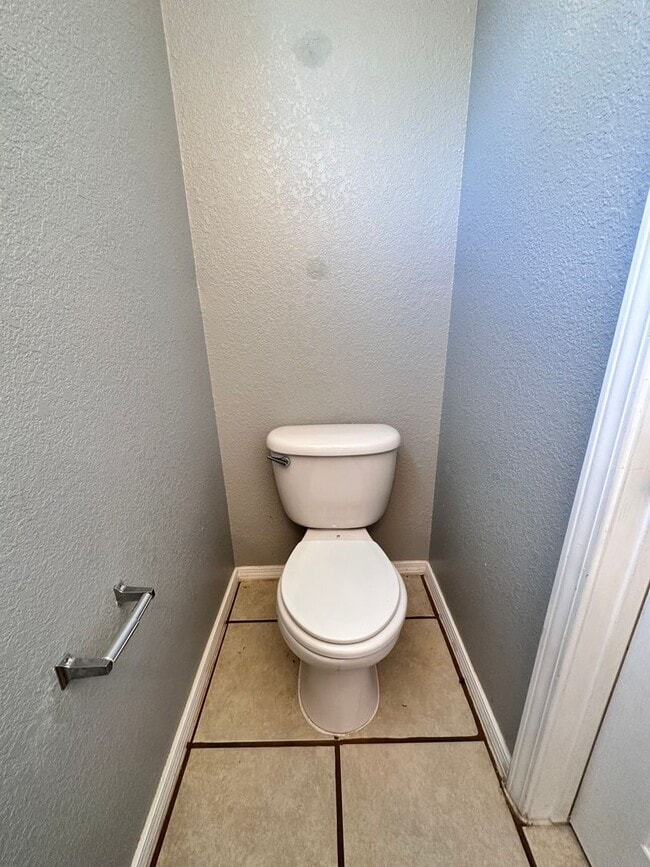 Building Photo - Stunning 3 bed, 2.5 bath, 2575 sq ft home ...