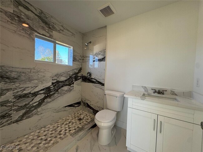 Building Photo - 424 Alabama Rd S