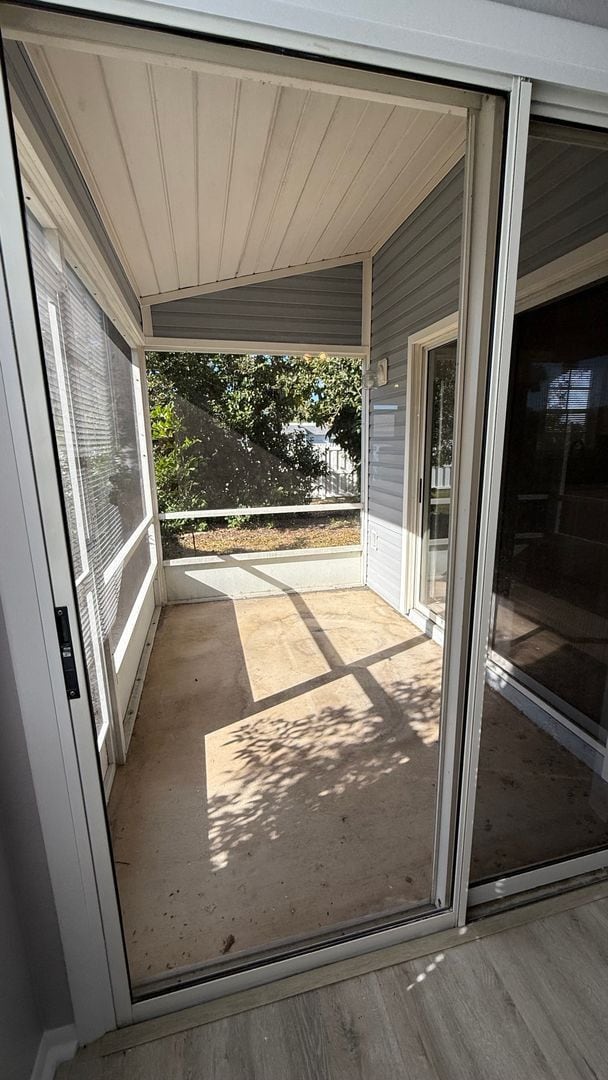 Building Photo - Annual 2 bedroom 2 bath Unfurnished Single Family Home in Lakeside South