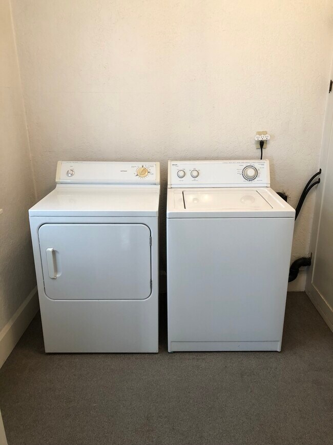 Building Photo - 207 S 16th Ave