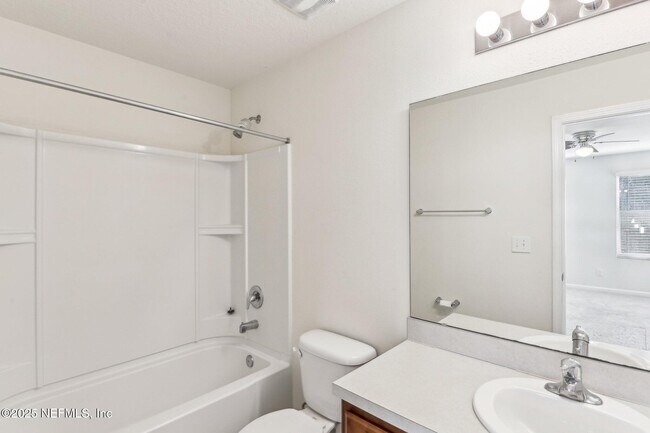 Building Photo - 750 Servia Dr