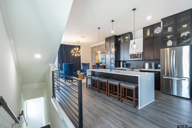 Building Photo - 540 W Erwin St