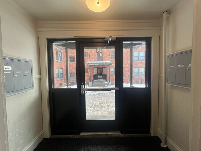 Building Photo - 248 N Main St