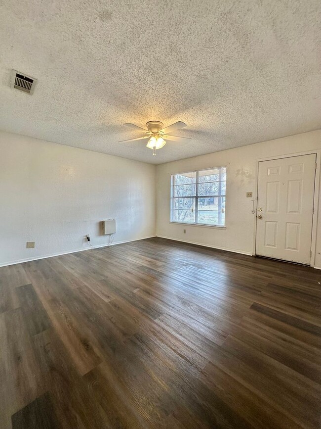 Building Photo - Now Available - 2-Bed 2-Bath Duplex in Gre...