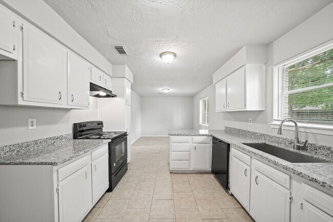 Building Photo - 303 Hearthside Cir