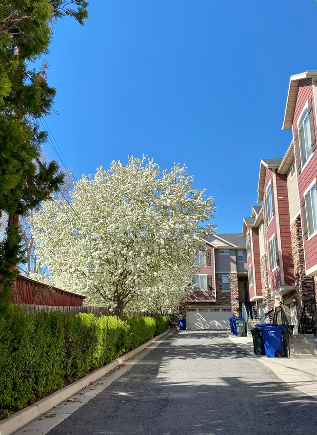 Building Photo - 625 E 200 S