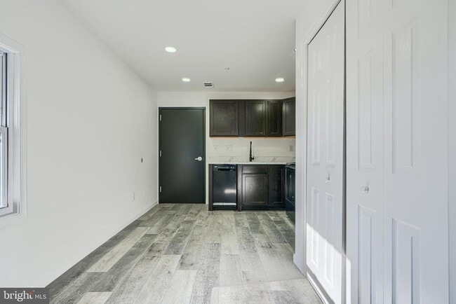 Building Photo - 7 S Carrollton Ave