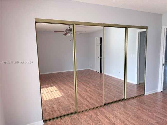 Building Photo - 1072 Cornwall D