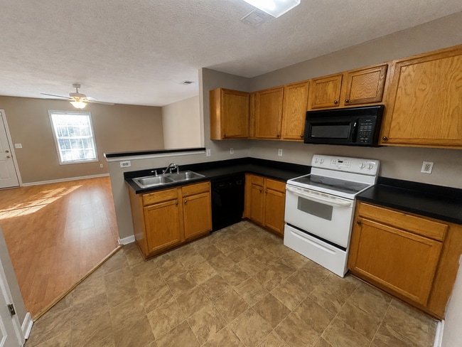 Building Photo - 318 Castle Ridge Dr