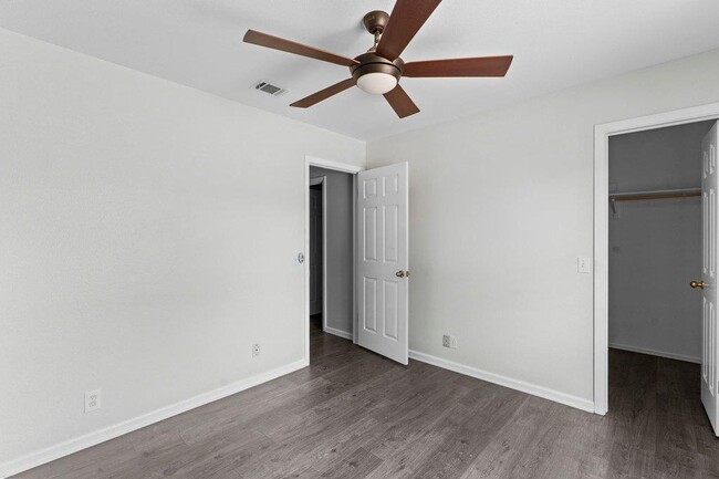 Building Photo - 13213 Villa Park Dr