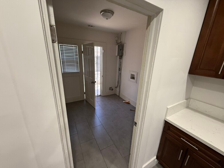 Building Photo - 1493 W 47th St