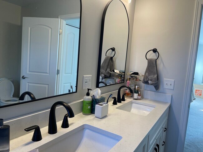 Building Photo - 3252 Cool Springs Ct