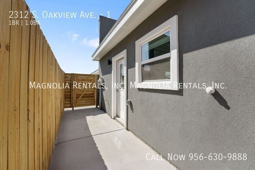 Building Photo - 2312 S Oakview Dr
