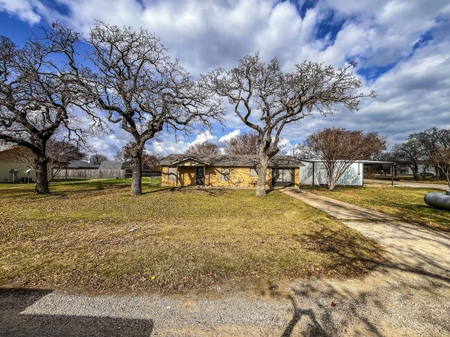 Building Photo - Adorable, Renovated 3/1 House with a Large...