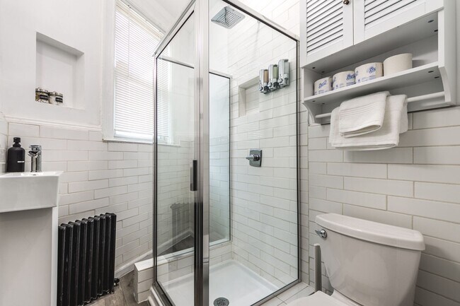 Building Photo - 4913 Yew St