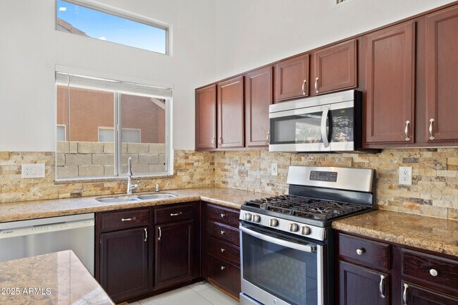 Building Photo - 836 W Cooley Dr