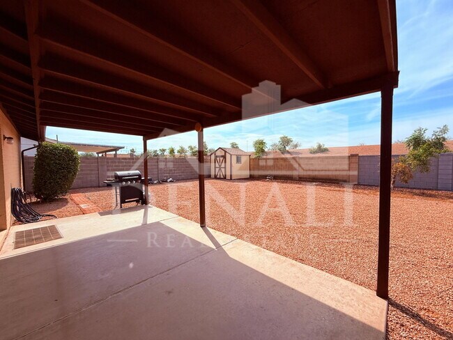Building Photo - 2601 E Hopi Ave