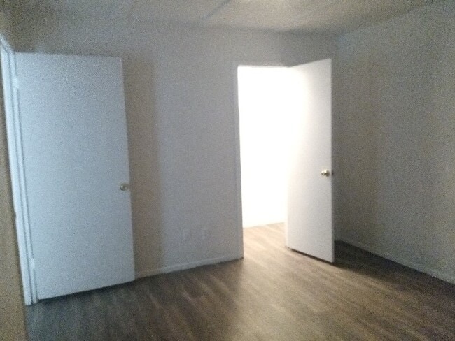 Building Photo - 2 bed/ 1.5 bath townhome