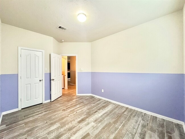 Building Photo - 10803 Marigold Glen Way