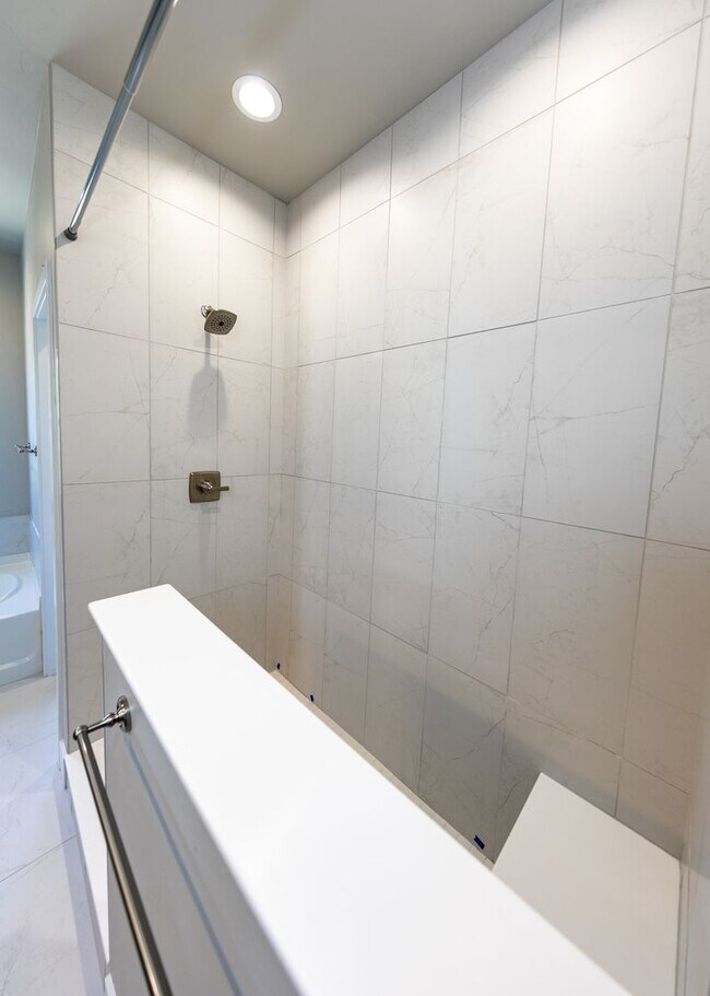 Building Photo - 3 Bedroom Contemporary Townhome off of Austin Bluffs