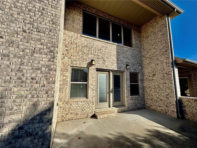 Building Photo - 6613 W Valley View Rd