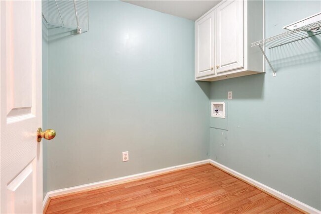 Building Photo - 2232 Woodbriar Dr