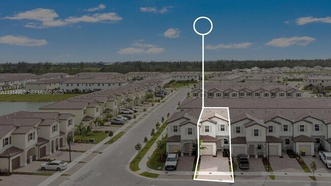 Building Photo - 2558 SE 27th Dr