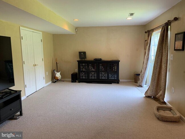 Building Photo - 17090 Anns Brook Ct
