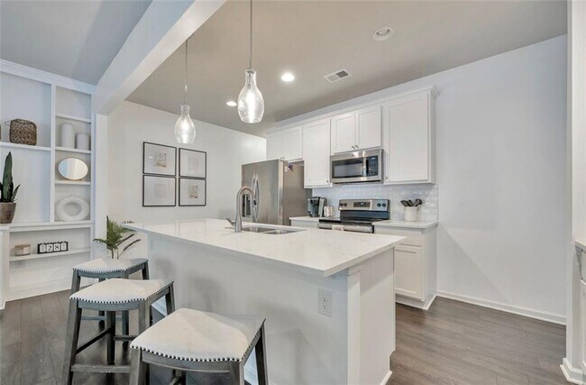 Building Photo - 378 Mulberry Row